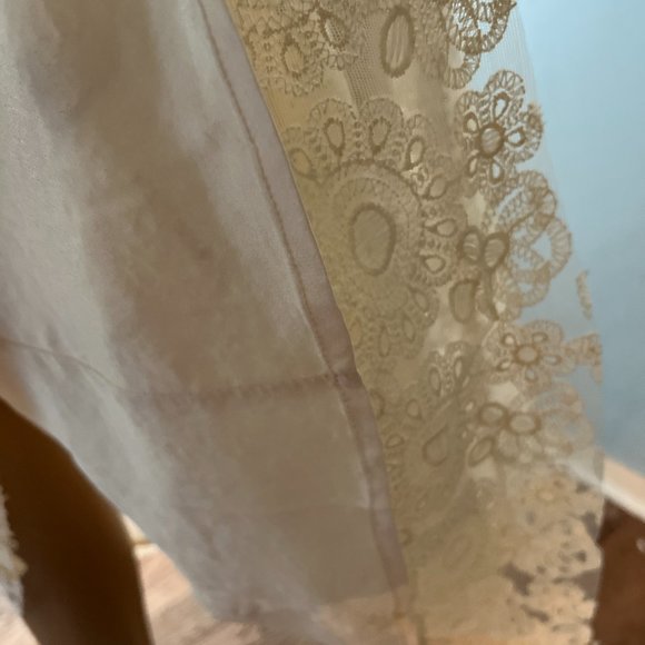 Beautiful Ivory Lace Dress - Picture 4 of 5